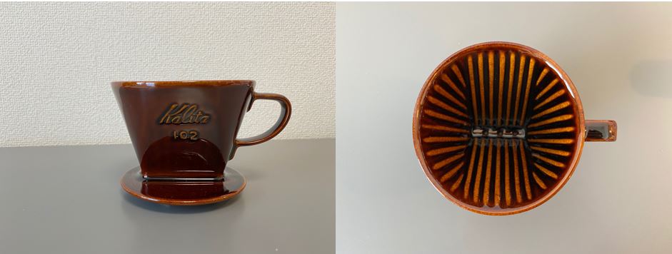 カリタの陶器製コーヒードリッパー「102ロト ブラウン（2～4人用）」。3つ穴タイプです